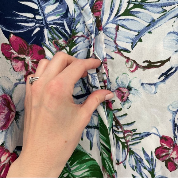 Tropical floral button down sleeveless top, palm leaf hibiscus print - Picture 4 of 5